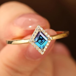 Solid Gold Alexandrite Engagement Ring Art Deco Halo Blue Alexandrite Wedding Bridal Ring June Birthstone Gift for Women Lover Jewerly