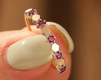 Bague en or 14 carats avec rubis, alliance en or massif et rubis pour femme, bague minimaliste avec pierres précieuses, demi-éternité, juillet, pierre de naissance, bague à superposer unique