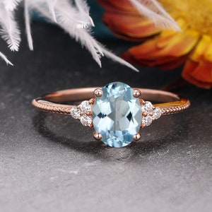 Natürlicher Aquamarinring im Ovalschliff, VS Aquamarinring, Cluster-Ehering, hellblauer Edelsteinring, März-Geburtssteinring, Goldring