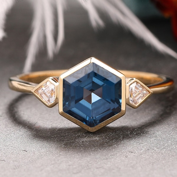 1.35CT Hexagon Cut natürliche London Blue Topas Ehering Lünette Kite Moissanit Diamant Ring Triple Stone Verlobungsring Jahrestagsgeschenk