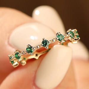 Delicate Full Eternity Green Emerald Wedding Ring Infinite Pave Set May Birthstone Emerald Stacking Ring Band for Womens Jewelry Solid Gold