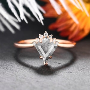 1.5CT Kite Salt & Pepper Diamond Wedding Ring Black/White Color Change Gemstone Diamond Ring Kite Cut Engagement Ring Art Deco Promise Ring