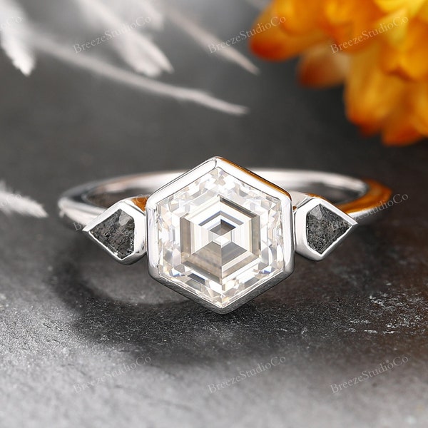 Kite Salt & Pepper Diamond Hexagon Moissanite Ring Triple Stone Promise Ring 14K Solid Gold Bezel Engagement Ring Birthstone Gemstone Ring