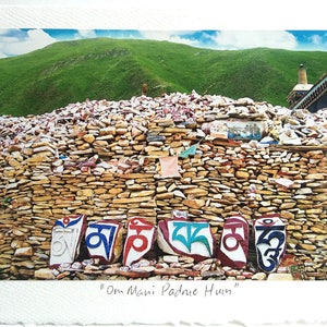 OM MANI PADME hUM (pietra scolpita in) / foto originale Greeting Card / Fundraising / Fine Art Photography