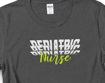 Chemise audacieuse d'infirmière pédiatrique | Cadeau parfait pour les infirmières, les étudiants en soins infirmiers et les infirmières en pédiatrie | Amusant et confortable, texte inversé