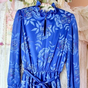 Vintage 70s Colorful Royal Blue Floral Print ShirtDress, Ruffle Collar, A-line Dress, Elastic Waist with Tie, Polyester, Size Medium