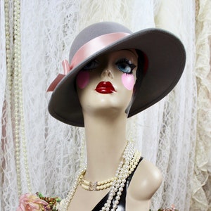 Vintage 70s Miss Bierner Gray/pink Brim Hat, Classic Miss  display picture 2