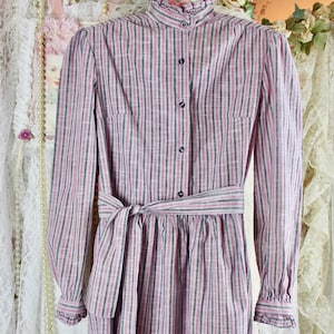 Vintage 70s Pink/Gray Striped Shirt Dress, Ruffle High Neck, Button Up, Belted, Secretary Dresses, Vintage Dresses, Polyester, Size Medium