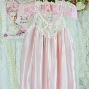 Vintage 70s Lovely Light Satin Pink Nightgown, Floral Lace Trims, Sexy Lingerie, Union Label, Made in the USA, Size Small