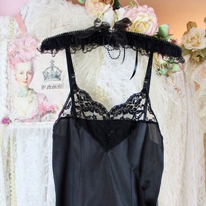Vintage Black Vassarett Lace Camisole, V Neck Lace Cami, Adjustable Straps, Sexy Camisoles, Silky Camisoles, Made in the USA, Size S/M
