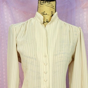 Vintage jaren &#39;70 Sheer Gestreepte Carrière Blouse, RD. Button up Blouse, VTG Beige Gestreepte Blouse met lange mouwen, Preppy Blouse, Maat Small Medium