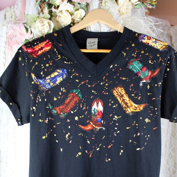 Vintage 80s 90s western T-shirt, vervaardigde details, cowboylaarzen, glinsterende acrylverf, gewatteerde schouders, bezaaide mouwen, VS, maat Medium