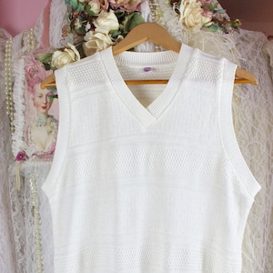 Vintage 80s 90s Creamy White Knit Sweater Vest, Cable Knit Vest, V Neckline, Back to School Vest, 100% Acrylic, Size Medium
