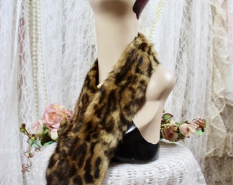 Vintage 80s Leopard Faux Fur Collar, Cross Fur Collar Style, Satin Lining inside, Vintage Leopard Collars, Vintage Leopard Scarves