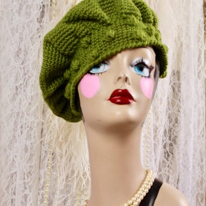 Vintage 70s Green Crochet Beret, Pom Pom Beret, Knit Crochet, Mid Century Berets, Autumn/Winter Berets, Gifts