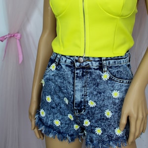 Y2Ks  Daisy Jean Shorts, Size Small