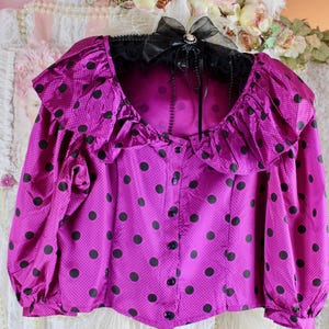 Vintage 80s 90s Black/Magenta Polka Dot Cropped Blouse, Ruffle Collar, Puff-Sleeves, Button Front, Rayon, Size S/M