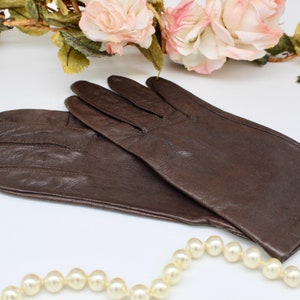 Vintage 60s 70s Classic Brown Leather Wrist Gloves, Leather Driving Gloves, Mid Century Gloves, 100% Antron Nylon Lining, Size 7&quot;, Small