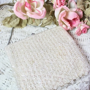 Bolso de mano pequeño de cuentas de los años 60 de los años 70, cuentas de lentejuelas y flores, cadena de metal plateado, bolsos de muñeca, bolsos de mano brillantes vintage