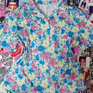 Vintage 70&#39;s Floral Short Sleeve Button up Blouse
