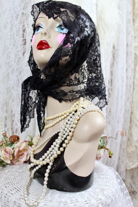 Vintage Black Floral Lace Triangular Scarf, Manti… - image 3