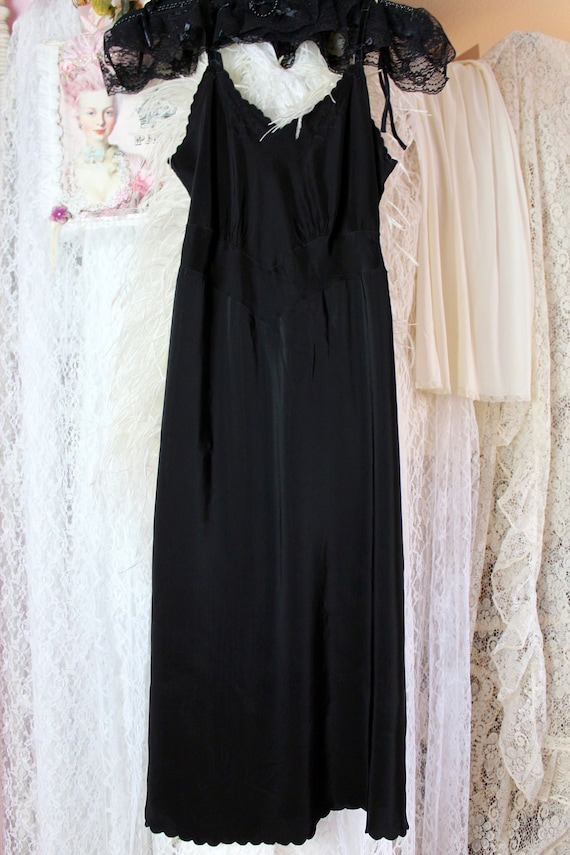 Vintage 50s Laros Beautiful Classic Black Long Sli