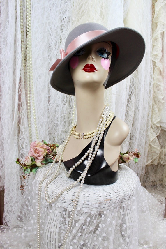 Vintage tall wool pearl bow hat Dramatic Black Wool Church Hat. For Sale at Ruby Lane main image 2