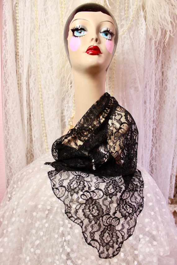 Vintage Floral Lace Triangular Scarf, Mantilla Ve… - image 1