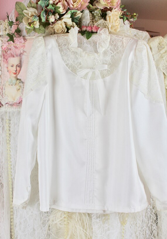 Vintage Romantic White Lace Blouse, High Collar, … - image 4