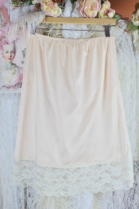 Vintage 70s 80s Lady Cameo Peachy Pink Lace Half … - image 1