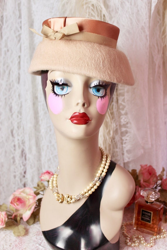 Vintage 40s 50s Beautiful Wool Tan Lampshade Hat,… - image 1