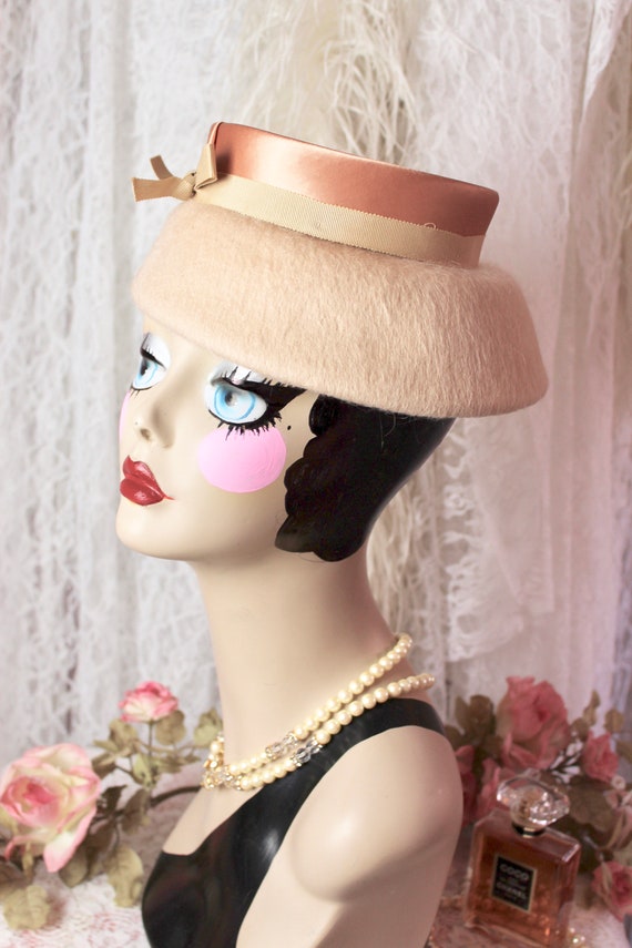 Vintage 40s 50s Beautiful Wool Tan Lampshade Hat,… - image 2