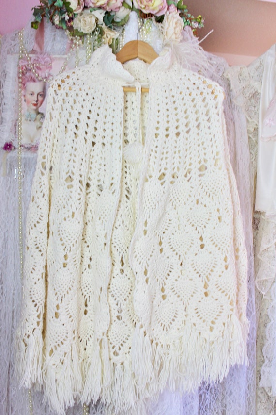BLUE AND CREAM FLORAL CAPE