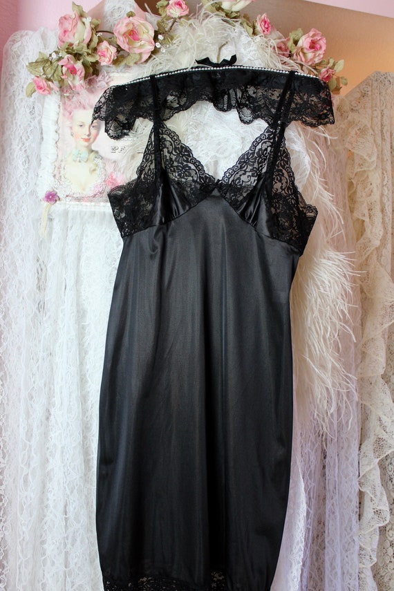 Vintage 60s Beautiful Black Floral Lace Midi Slip,