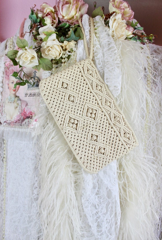 Vintage Beautiful Ivory Crochet Wristlet Purse, Fl