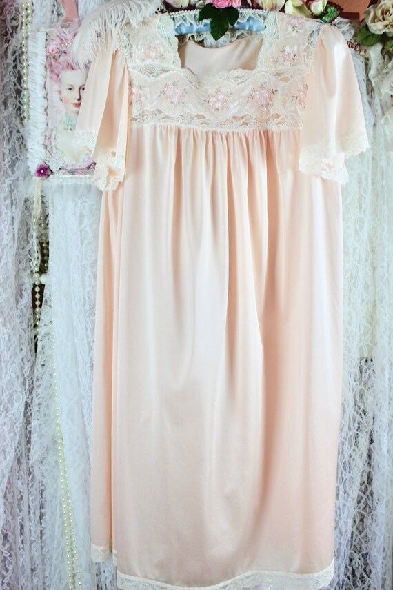 Vintage 70s 80s Peachy Lace Lingerie Nightgown Shadowline