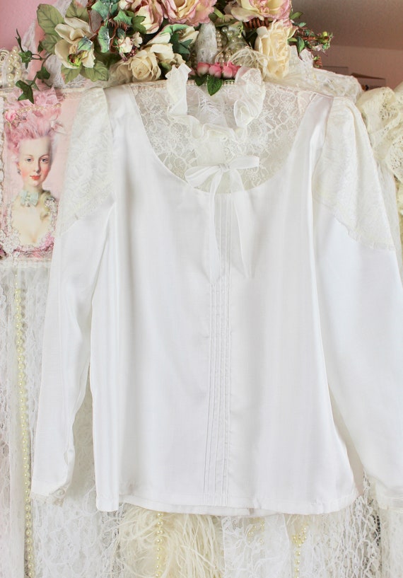 Vintage Romantic White Lace Blouse, High Collar, … - image 2