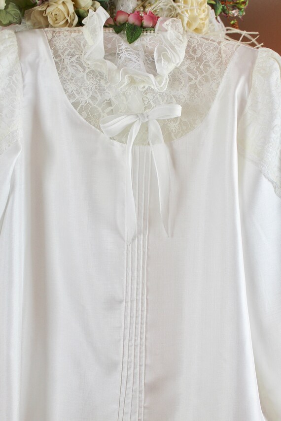 Vintage Romantic White Lace Blouse, High Collar, … - image 3