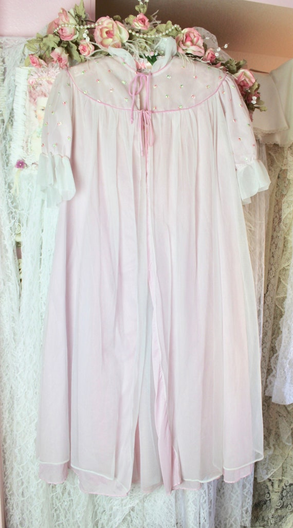 Vintage 50s 60s Exquisite Pink Chiffon Peignoir Set 2 Piece Robe Nightgown Embroidered Floral Details Valentine s Gifts Size Small Etsy UK