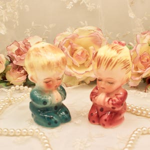 Vintage 50s 60s Boy & Girl Praying Salt Pepper Shakers, Small Salt Pepper Shakers, Collectibles, Porcelain Ceramic, Made in Japan