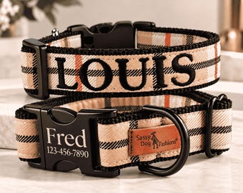 Peut inclure: Deux colliers pour chien à carreaux beiges, noirs et orange avec des accessoires noirs. L'un porte le nom brodé LOUIS. L'autre possède une boucle en plastique noir gravée Fred et 123-456-7890, ainsi qu'une étiquette Sassy Dog Fashions.