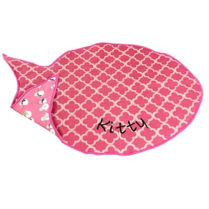 Personalized Fish Shaped CAT food Bowl Placemat FEEDING Mat for Water Bowl with Embroidered Name, Cat Lover Gift, New Kitten Kitty Gift