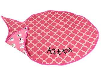 Personalized Fish Shaped CAT food Bowl Placemat FEEDING Mat for Water Bowl with Embroidered Name, Cat Lover Gift, New Kitten Kitty Gift