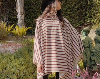 Poncho unisexe à rayures rouges avec capuche // Pull à col roulé rouge et beige Poncho Sweat Pullover pour hommes et femmes