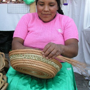 Oaxaca Nadelkörbe aus Kiefernholz // Handgemachte Nadelkörbe aus Oaxaca, Mexiko Bild 8