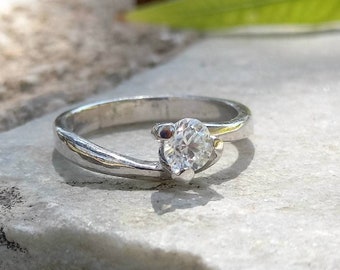 White Solid Gold Engagement Diamond Ring