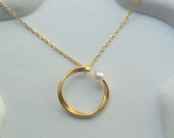 Floating Pearl Necklace