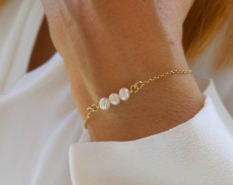 Pearls Bar Bracelet