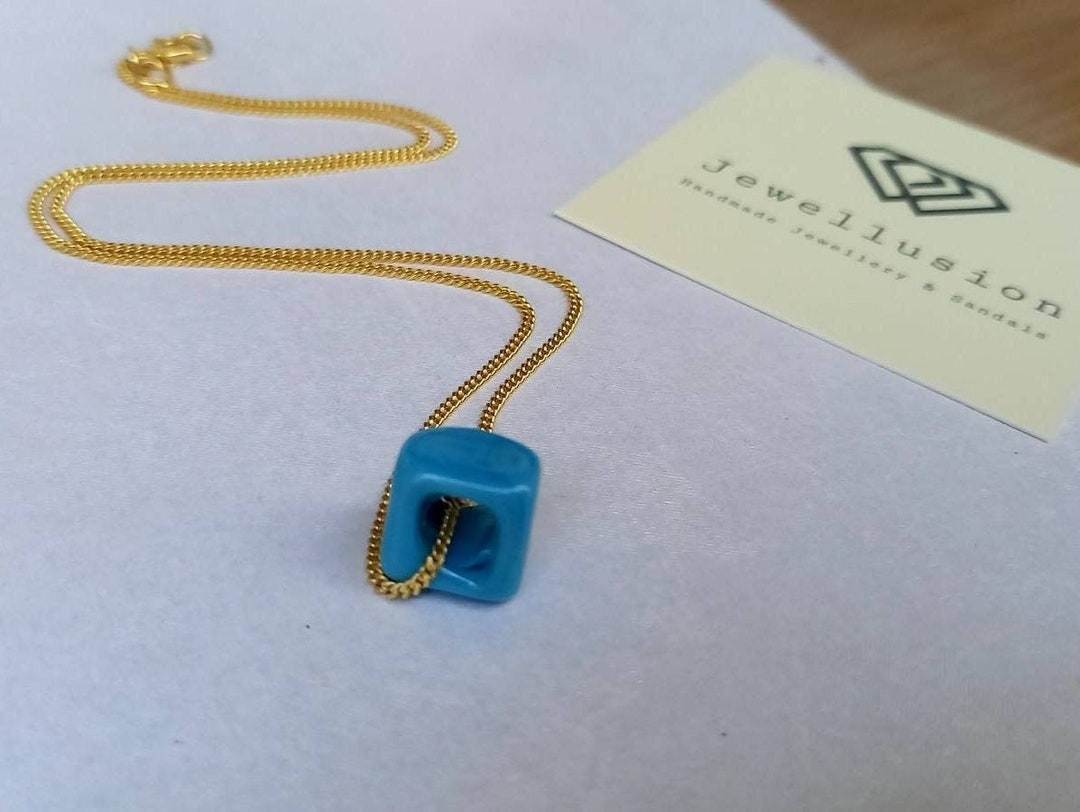Pendentif Vintage à Chaîne - Forme Géométrique, Couleur Or - Collier Mi-long - Occasion Bon état