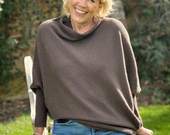 Maglione asimmetrico in morbida maglia - Cioccolato fondente